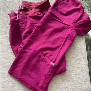 FIGS MAGENTA SCRUB SET 💖🌷💄🎀